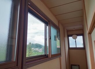 奥行不足は木枠のふかし＋塗装で対応し、内窓プラマードU